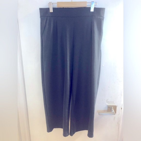 Structured jersey cropped pant - Picture 1 of 1